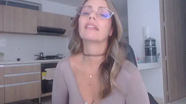 LovePaula online show from November 30, 12:20 pm