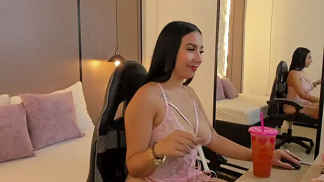 olivia willoow online show from February 24, 2:42 am