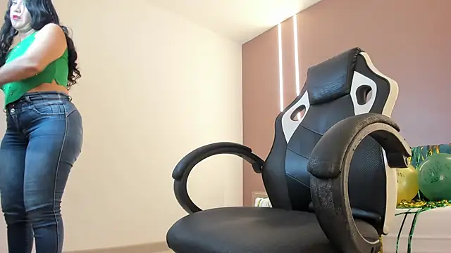 zoee zi online show from March 17, 8:23 pm