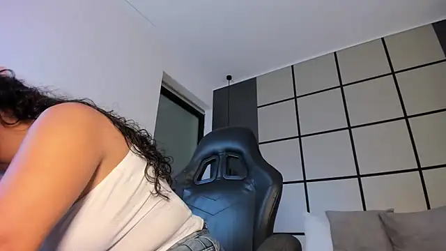 zoee zi online show from June 9, 8:42 pm