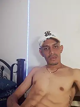 LATINO27CM online show from November 1, 10:01 pm