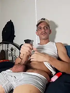 LATINO27CM online show from May 2, 11:54 pm