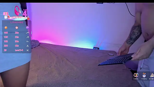 Snapshot of BoomChikaWow chatting on November 22, 11:37 pm BoomChikaWow online show from November 22, 11:37 pm