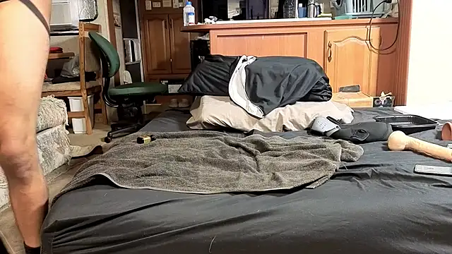 Snapshot of Clouds_4play chatting on November 26, 2:23 am Clouds 4play online show from November 26, 2:23 am