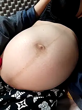 Snapshot of Pipi23_ chatting on December 4, 2:37 pm Pipi23 online show from December 4, 2:37 pm