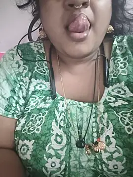 Snapshot of Deborbhavi222 chatting on June 3, 9:34 am Deborbhavi222 online show from June 3, 9:34 am