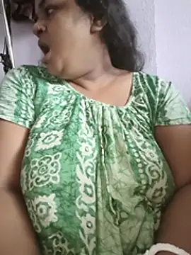 Snapshot of Deborbhavi222 chatting on July 17, 8:43 am Deborbhavi222 online show from July 17, 8:43 am