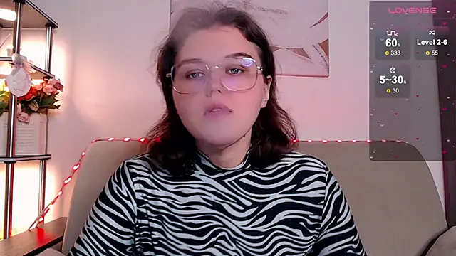 Snapshot of chatting on February 10, 4:27 am online show from February 10, 4:27 am