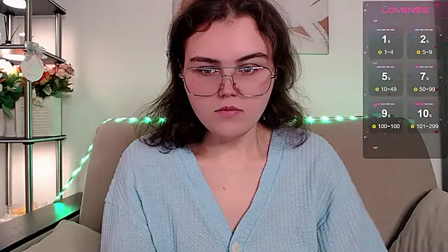 Snapshot of chatting on February 19, 3:35 am online show from February 19, 3:35 am