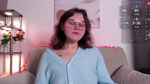 Snapshot of chatting on March 13, 4:30 am online show from March 13, 4:30 am