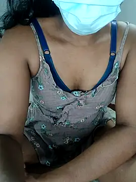 Snapshot of sexybolegirl chatting on November 23, 5:24 pm sexybolegirl online show from November 23, 5:24 pm