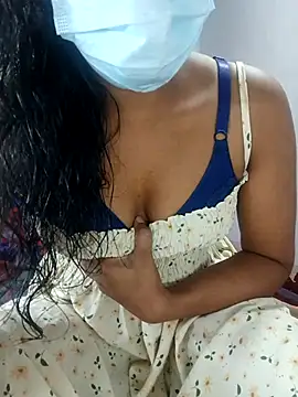 Snapshot of sexybolegirl chatting on November 25, 5:13 pm sexybolegirl online show from November 25, 5:13 pm