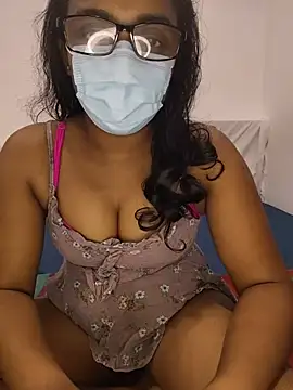 Snapshot of sexybolegirl chatting on June 18, 5:06 pm sexybolegirl online show from June 18, 5:06 pm