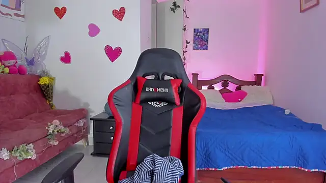 Snapshot of SophieLAmour chatting on September 22, 10:34 pm SophieLAmour online show from September 22, 10:34 pm