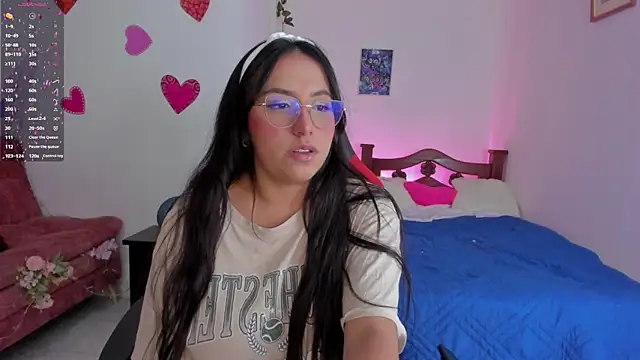 Snapshot of SophieLAmour chatting on September 28, 10:48 pm SophieLAmour online show from September 28, 10:48 pm