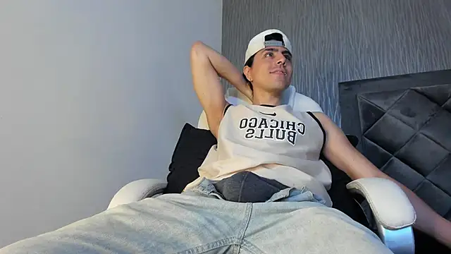 dylan cross  online show from October 3, 11:40 am