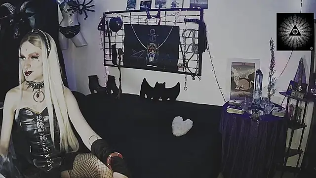 Snapshot of Miss_Agatha666 chatting on October 2, 6:20 am Miss Agatha666 online show from October 2, 6:20 am