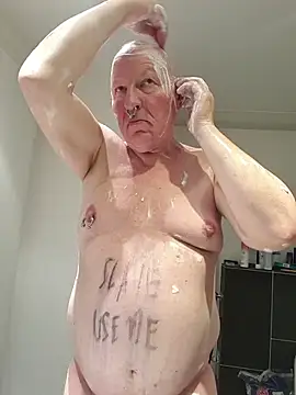 Snapshot of CgnWolf chatting on December 3, 8:07 pm CgnWolf online show from December 3, 8:07 pm