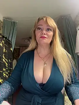 Snapshot of Sweet-blonde chatting on June 26, 10:25 pm Sweet-blonde online show from June 26, 10:25 pm
