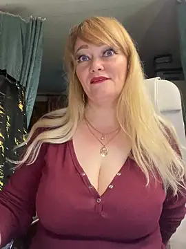 Snapshot of Sweet-blonde chatting on August 2, 9:24 pm Sweet-blonde online show from August 2, 9:24 pm