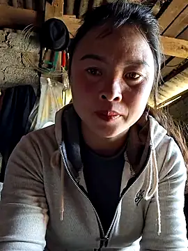 xuxulovezz online show from February 5, 5:23 am