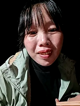 helenzz online show from December 19, 1:07 pm