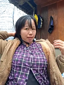 helenzz online show from December 23, 4:43 am