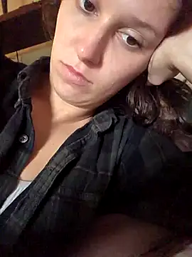 Snapshot of brunettebabexo3 chatting on October 26, 9:31 pm brunettebabexo3 online show from October 26, 9:31 pm