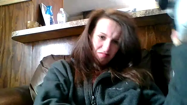 Snapshot of brunettebabexo3 chatting on January 19, 4:00 pm brunettebabexo3 online show from January 19, 4:00 pm