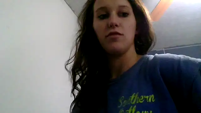 Snapshot of brunettebabexo3 chatting on March 24, 5:23 am brunettebabexo3 online show from March 24, 5:23 am