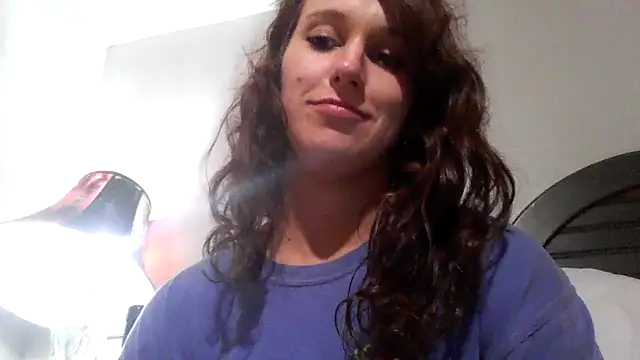 Snapshot of brunettebabexo3 chatting on May 5, 12:51 am brunettebabexo3 online show from May 5, 12:51 am