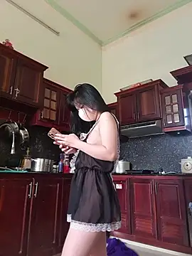 Snapshot of Helen-Tran chatting on October 16, 1:17 am Helen-Tran online show from October 16, 1:17 am