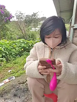 Snapshot of Helen-Tran chatting on October 21, 1:28 am Helen-Tran online show from October 21, 1:28 am