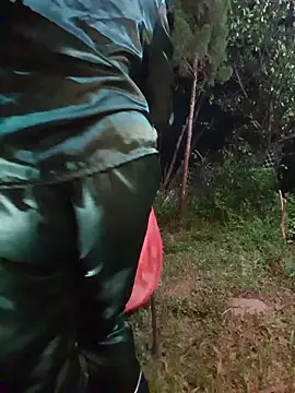 Snapshot of Helen-Tran chatting on October 21, 1:34 pm Helen-Tran online show from October 21, 1:34 pm