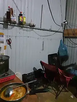 Snapshot of Helen-Tran chatting on October 23, 12:04 pm Helen-Tran online show from October 23, 12:04 pm