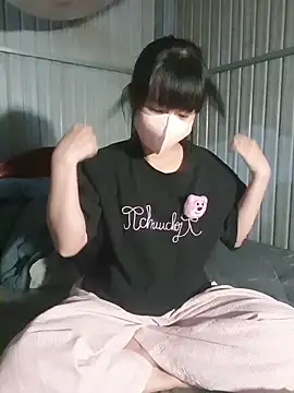 Snapshot of Helen-Tran chatting on November 6, 9:21 am Helen-Tran online show from November 6, 9:21 am