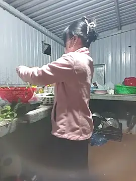 Snapshot of Helen-Tran chatting on November 28, 12:08 pm Helen-Tran online show from November 28, 12:08 pm