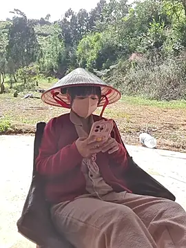 Snapshot of Helen-Tran chatting on November 30, 2:26 am Helen-Tran online show from November 30, 2:26 am