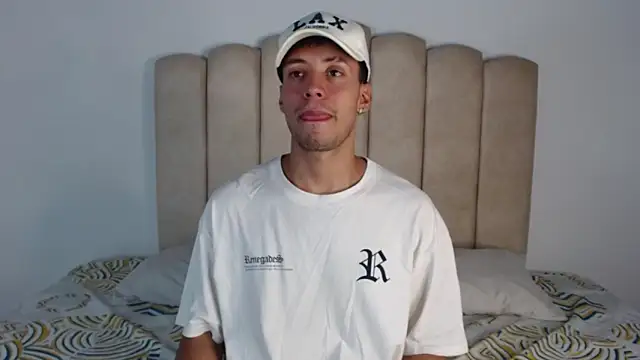 aroncooper1 online show from November 1, 11:07 pm