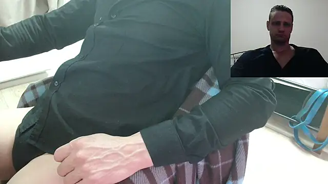 Snapshot of Freeze_Fire chatting on December 15, 5:28 pm Freeze Fire online show from December 15, 5:28 pm