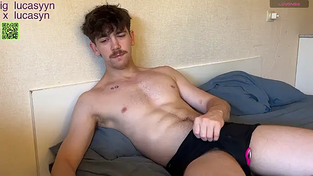Snapshot of luca_syn chatting on July 24, 5:38 am luca syn online show from July 24, 5:38 am