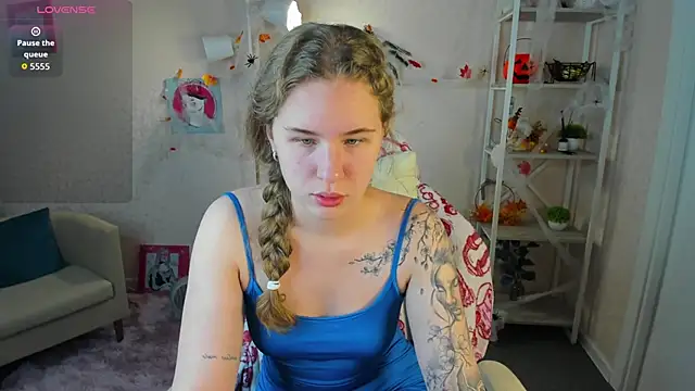 Snapshot of Elsie_Cutties chatting on October 25, 10:37 pm Elsie Cutties online show from October 25, 10:37 pm