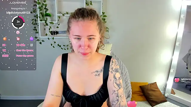 Snapshot of Elsie_Cutties chatting on November 15, 12:30 am Elsie Cutties online show from November 15, 12:30 am