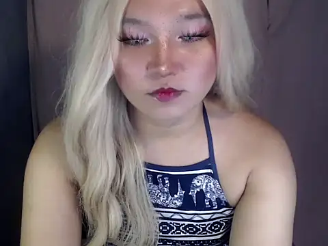 Snapshot of Eyes-on-me chatting on May 9, 5:40 pm Eyes-on-me online show from May 9, 5:40 pm