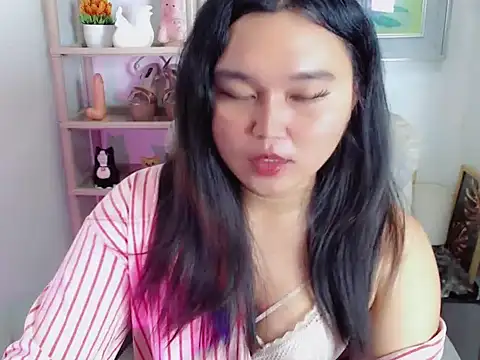 Snapshot of Eyes-on-me chatting on June 11, 2:53 am Eyes-on-me online show from June 11, 2:53 am