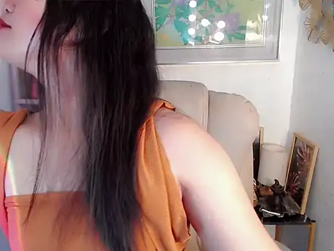 Snapshot of Eyes-on-me chatting on July 7, 8:18 am Eyes-on-me online show from July 7, 8:18 am
