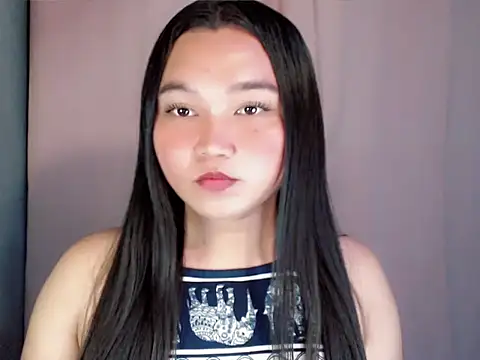 Snapshot of Eyes-on-me chatting on August 7, 5:26 pm Eyes-on-me online show from August 7, 5:26 pm