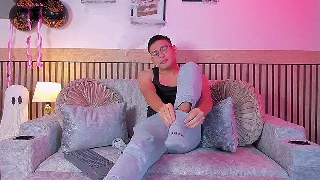 Snapshot of marcuswildx chatting on October 10, 11:09 am marcuswildx online show from October 10, 11:09 am