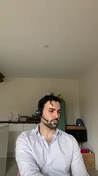 Snapshot of eauminerale chatting on February 16, 8:32 am eauminerale online show from February 16, 8:32 am