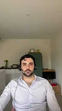 Snapshot of eauminerale chatting on February 27, 10:26 am eauminerale online show from February 27, 10:26 am